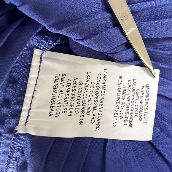 Takara Women's Large Embroidered Floral Pleated Blue V-Neck Tank Top Sleeveless - Picture 7 of 10